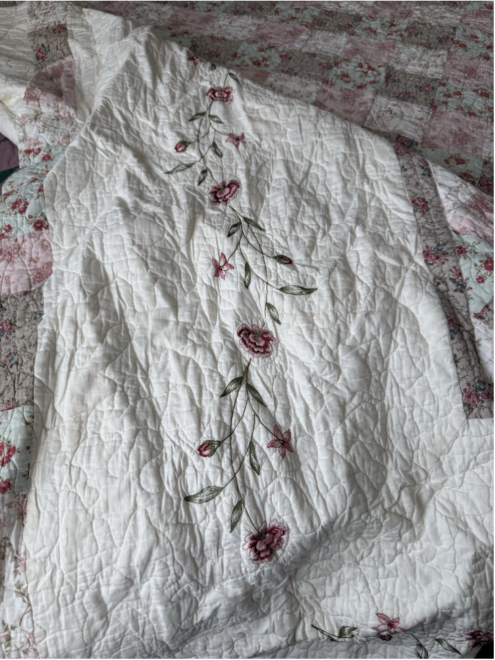 Vintage Cottage Floral Quilt Embroidered Border Chintz Patchwork Cotton 113x90 - Picture 7 of 10